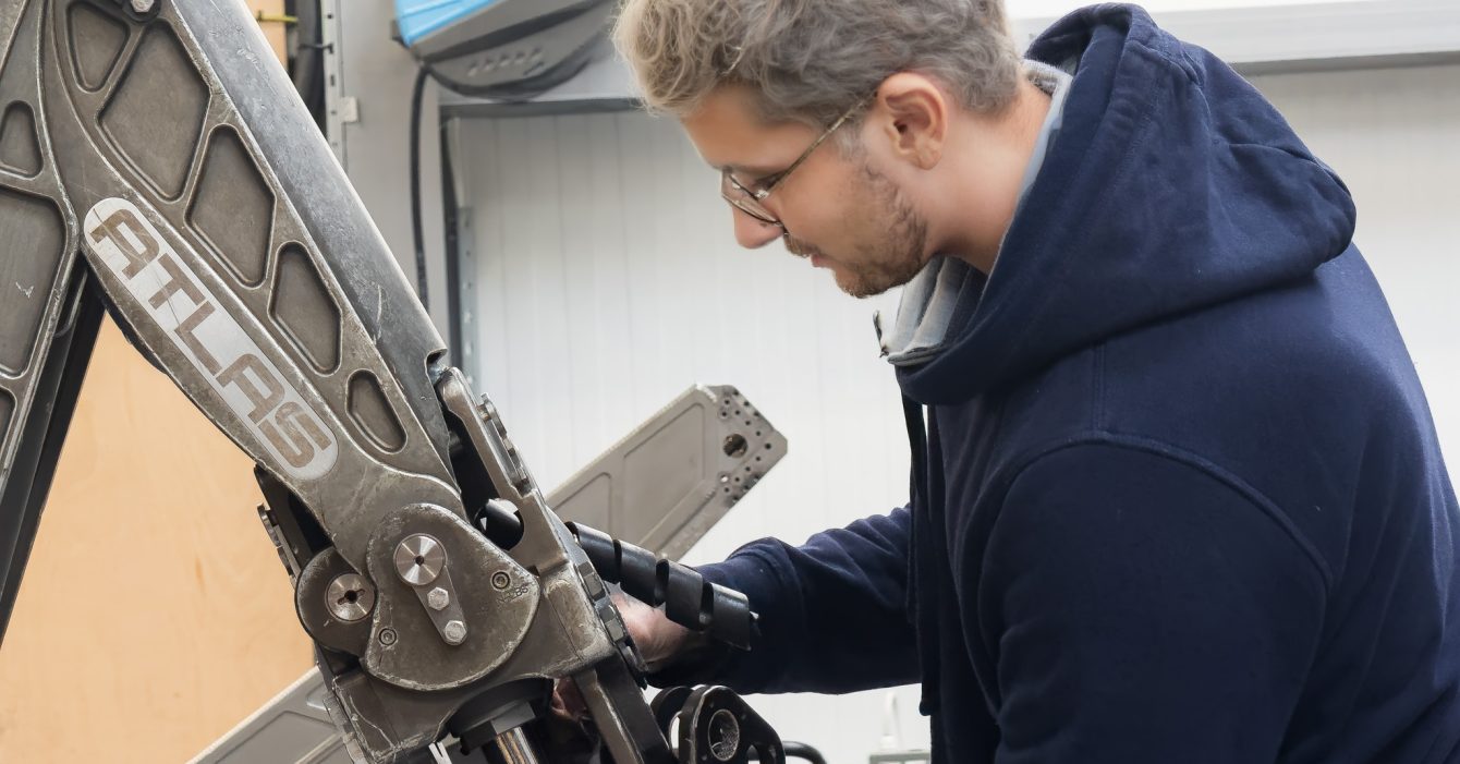 rov-manipulator-repair