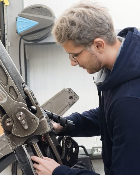 rov-manipulator-repair